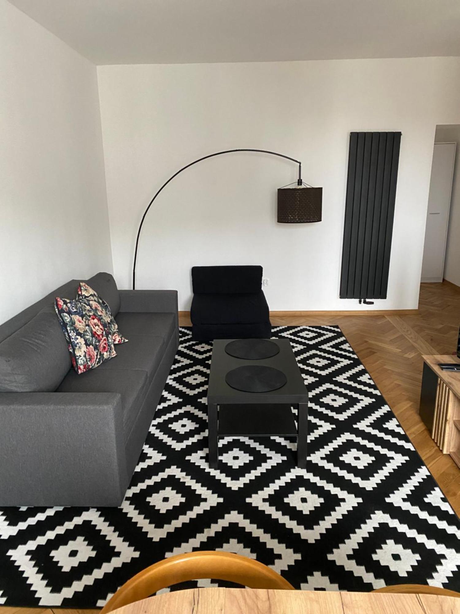 Ohmyhome - Plac Pieciu Rogow - Centrum Warszawa